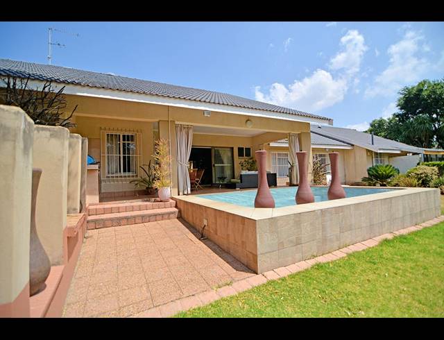 8 BEDROOM HOUSE FOR SALE IN MORNING HILL
